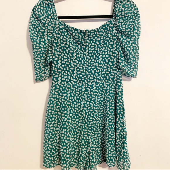 GREEN FLORAL ROMPER SIZE SMALL - Picture 5 of 6